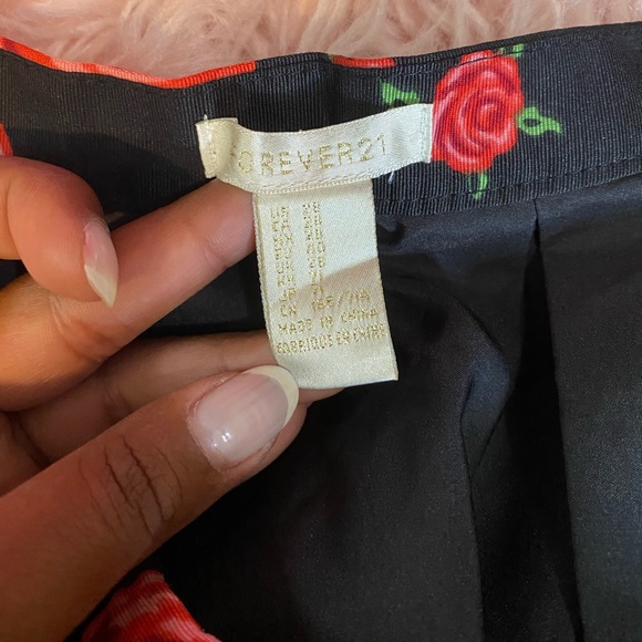 Forever 21 Black Skirt With Rose Details Size: 28 Medium - Picture 4 of 7